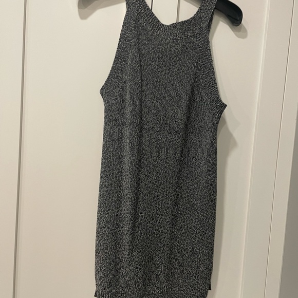 Interesting knitted top. - Picture 2 of 5